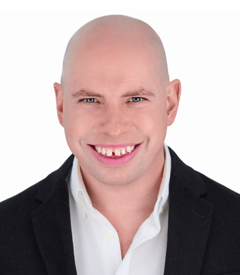 Portrait of Adam Wigmore, Real Estate Consultant.