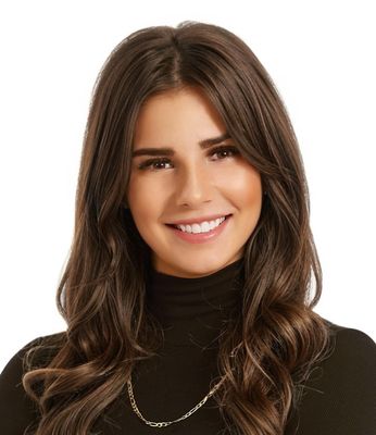 Portrait of Sirrah Farrauto, Real Estate Consultant.